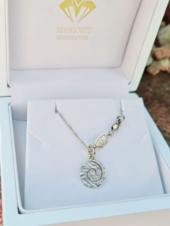 saras pendant