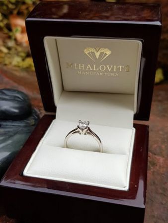 white gold engagement ring w diamond